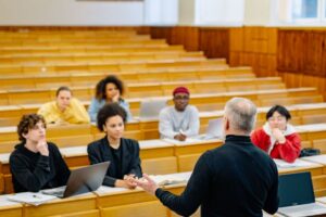 Andragogie : comment les adultes apprennent (et comment les motiver)