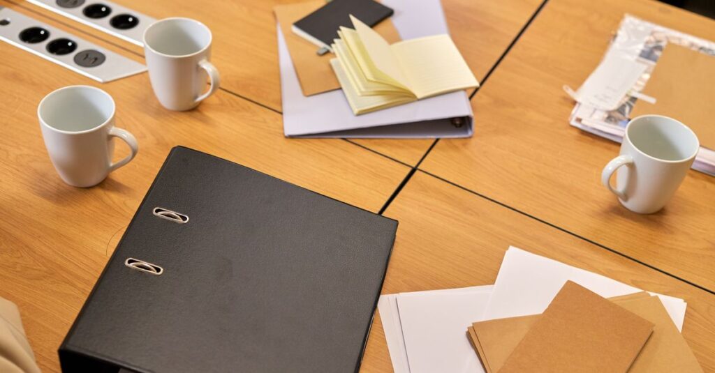 Réunion de travail sur un dossier d'audit Qualiopi en organisme de formation