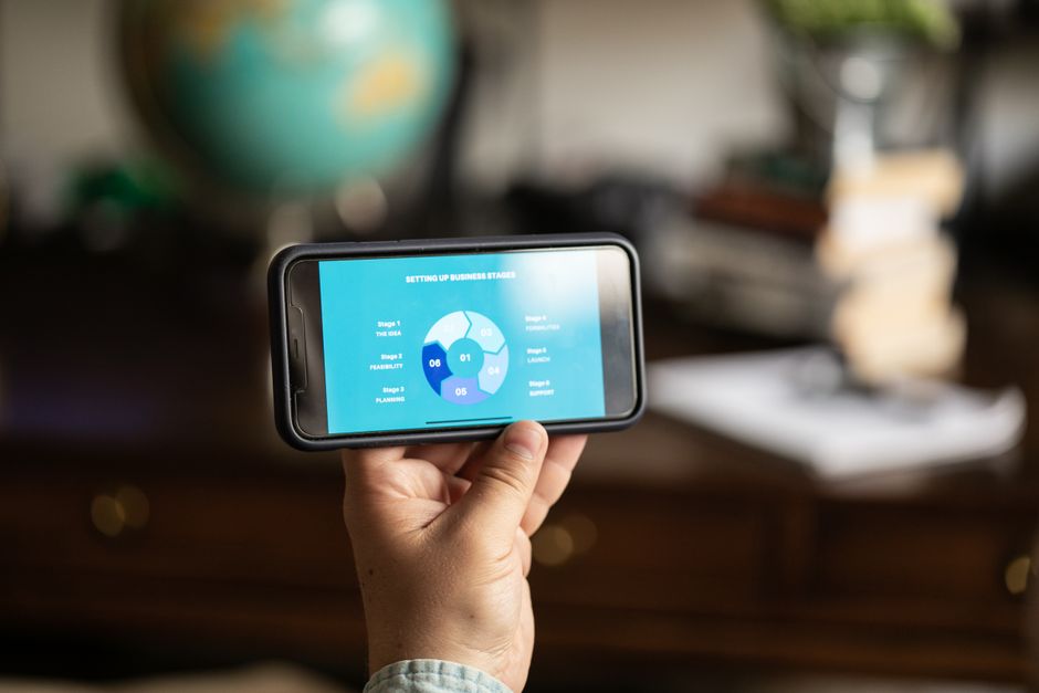 Module de microlearning consulte sur un smartphone