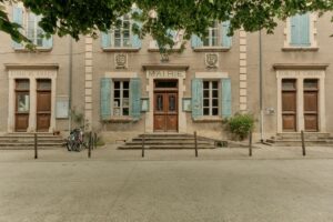 Façade d une mairie française, lieu de la formation des élus locaux financée par le DIF élu